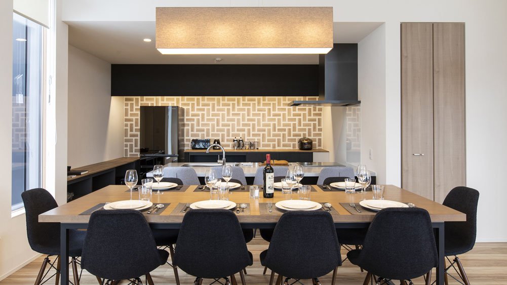 Aoyama Lodge - Dining area and kitchen preview